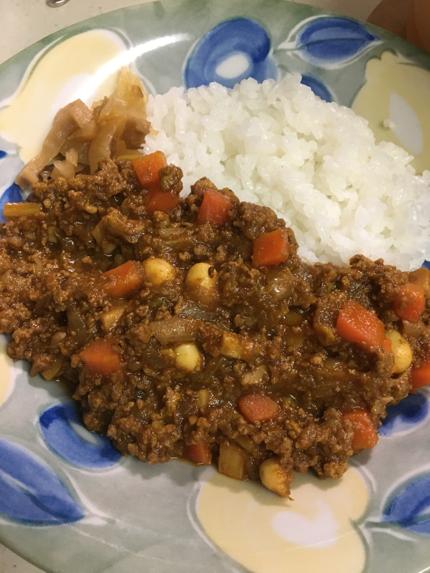 ストウブで大豆入りキーマカレー！