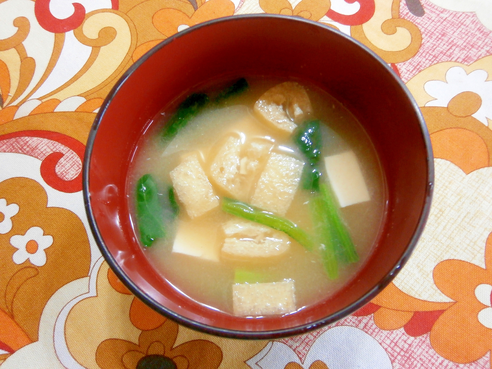 豆腐・小松菜・揚げの味噌汁