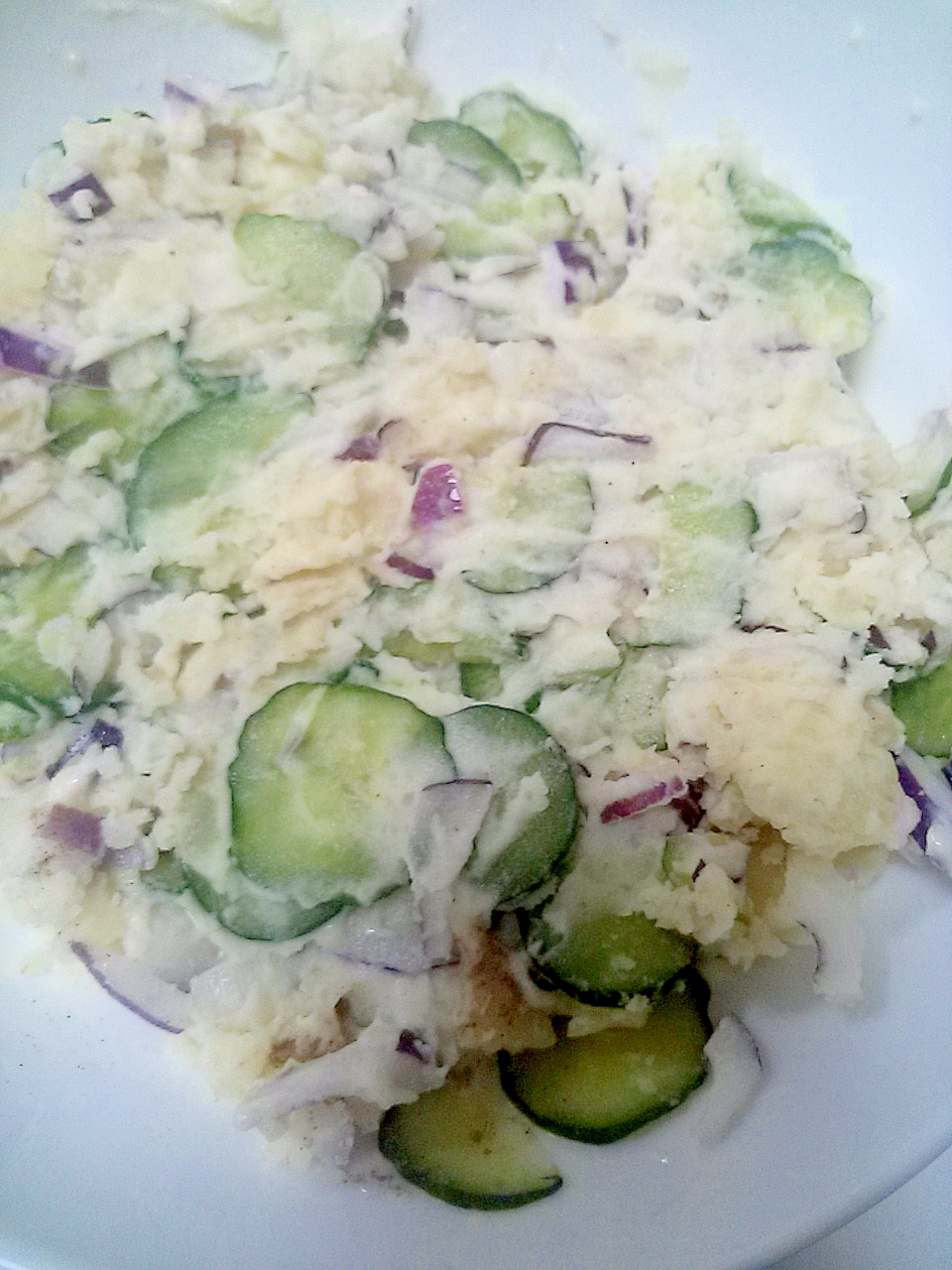 きゅうり 赤玉ねぎ ポテトサラダ レシピ 作り方 By ぐっち1618 楽天レシピ