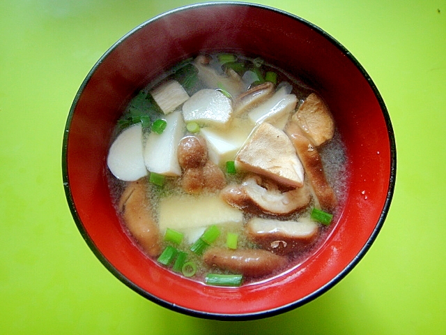豆腐とエリンギ椎茸の味噌汁