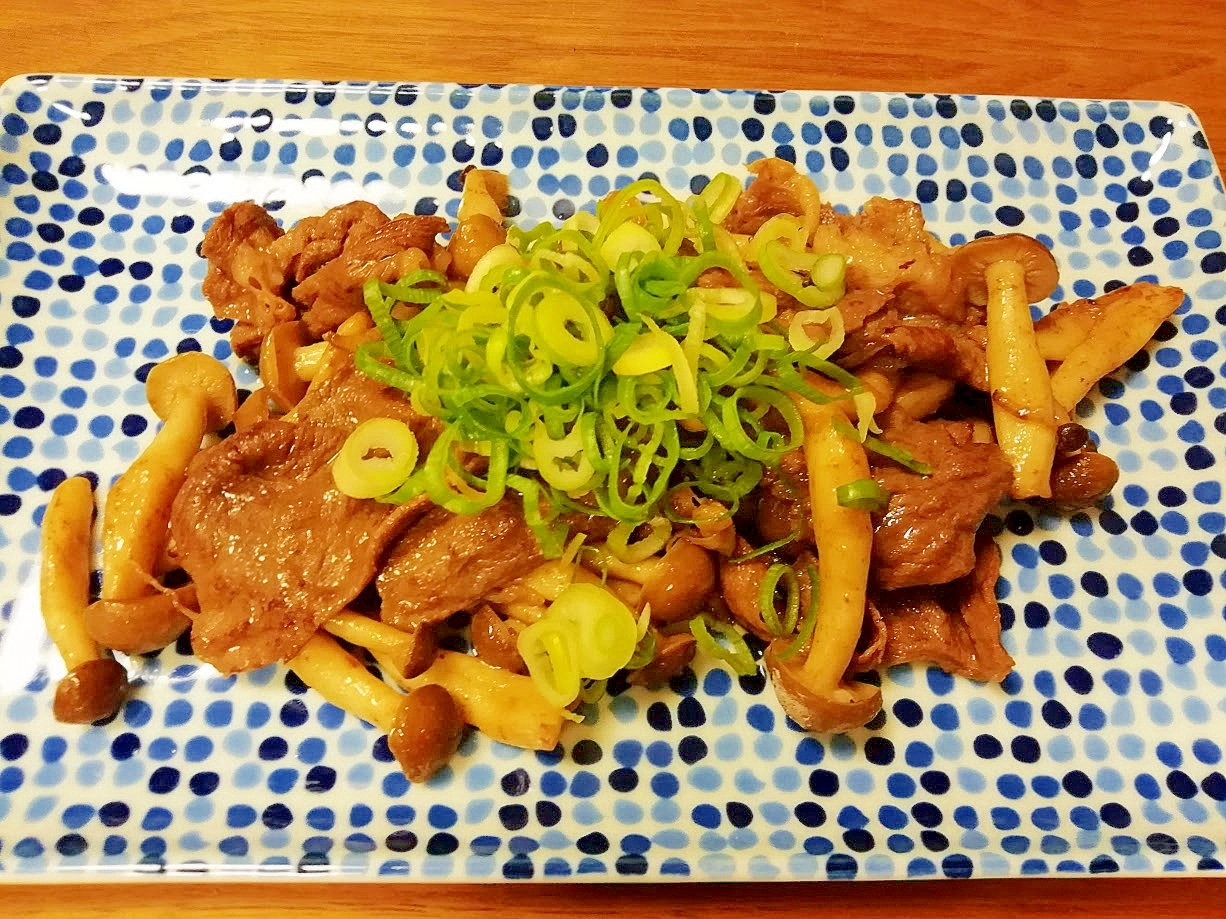 香味ペーストde牛肉としめじ炒め　ネギで彩りを