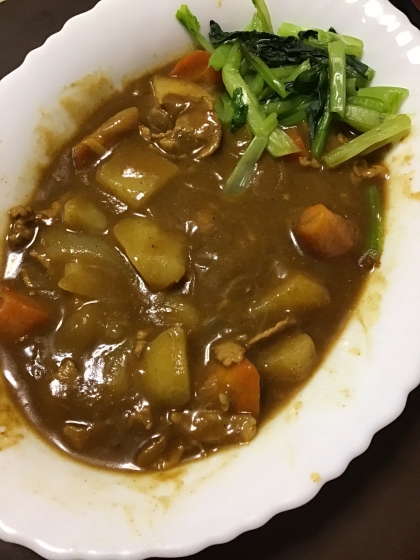 カレー（じゃがいも・人参・豚肩ロースetc..）