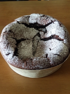 見た目は、ひび割れがすごくなってしまいました（泣）
でも味は、濃厚でしっとり、本当に美味しかったです（＊＾＾＊）　教えていただいてありがとう☆