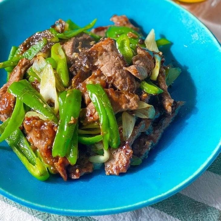 牛肉とピーマンの"海苔キムチ"炒め