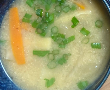 人参玉ねぎ油揚げの味噌汁
