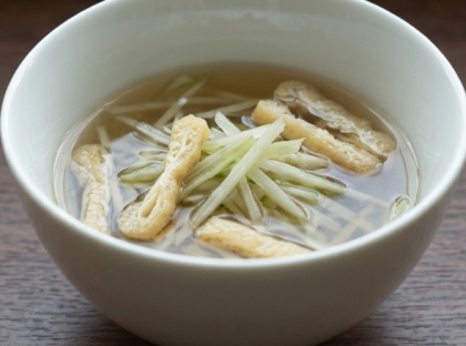 うどと油揚げのすまし汁
