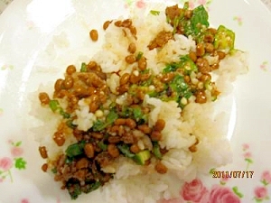 冷たいご飯に納豆 しそ オクラ入れもの レシピ 作り方 By わんちゃん102 楽天レシピ