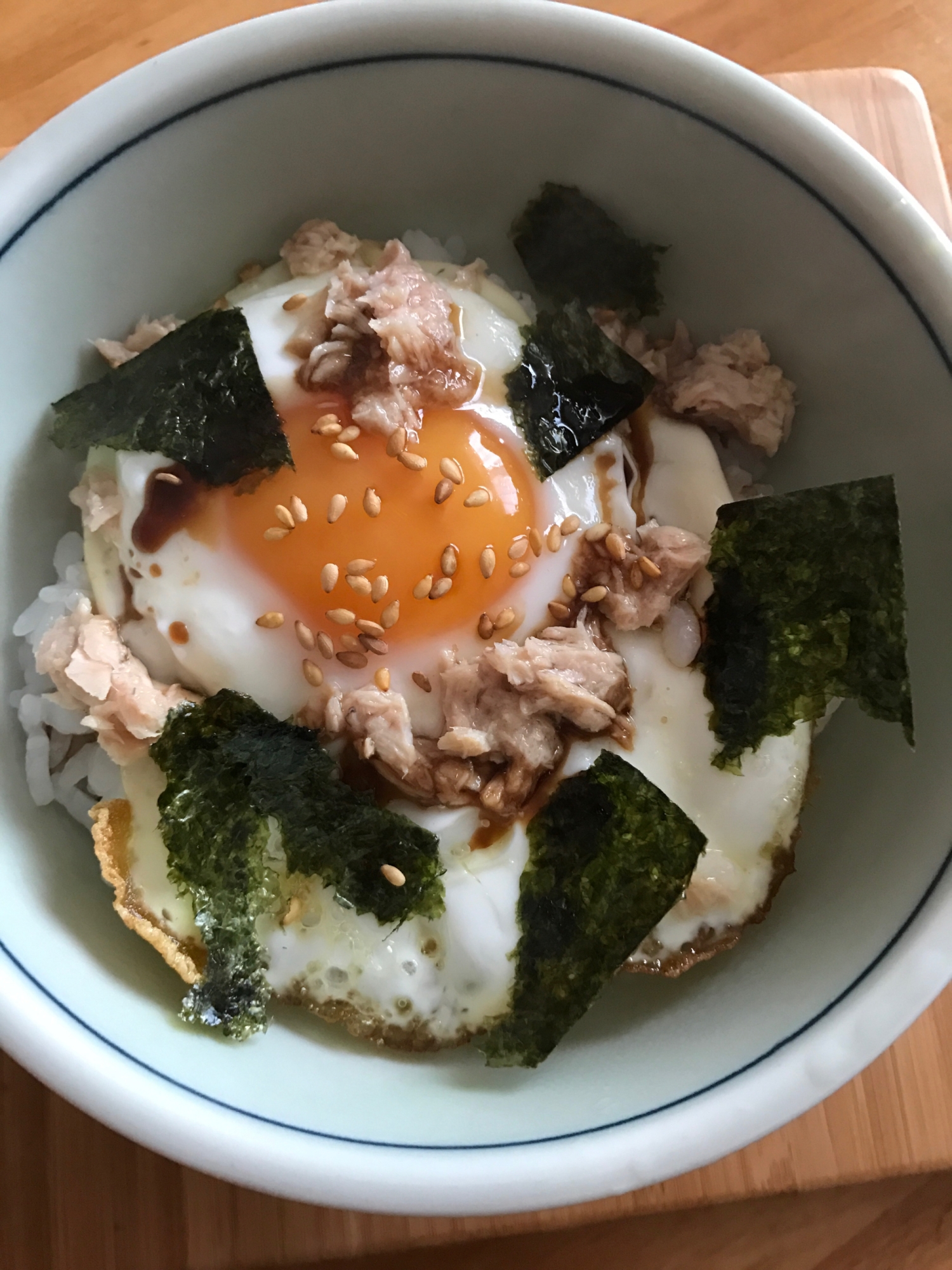 ツナと海苔の目玉焼き丼