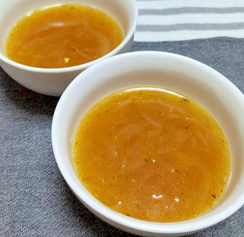 焦がし玉ねぎと粒コーンのオニオンスープ