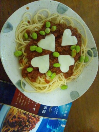 ハートの型で抜いたスライスチーズと、皮をむいた枝豆を飾りました☆子供が喜んでくれました♪