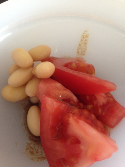 トマトと豆のピクルスにかけました
オリーブオイルが苦手なので菜種油であっさりと。
少しの砂糖が隠し味ですね。
ご馳走さまでした^_^