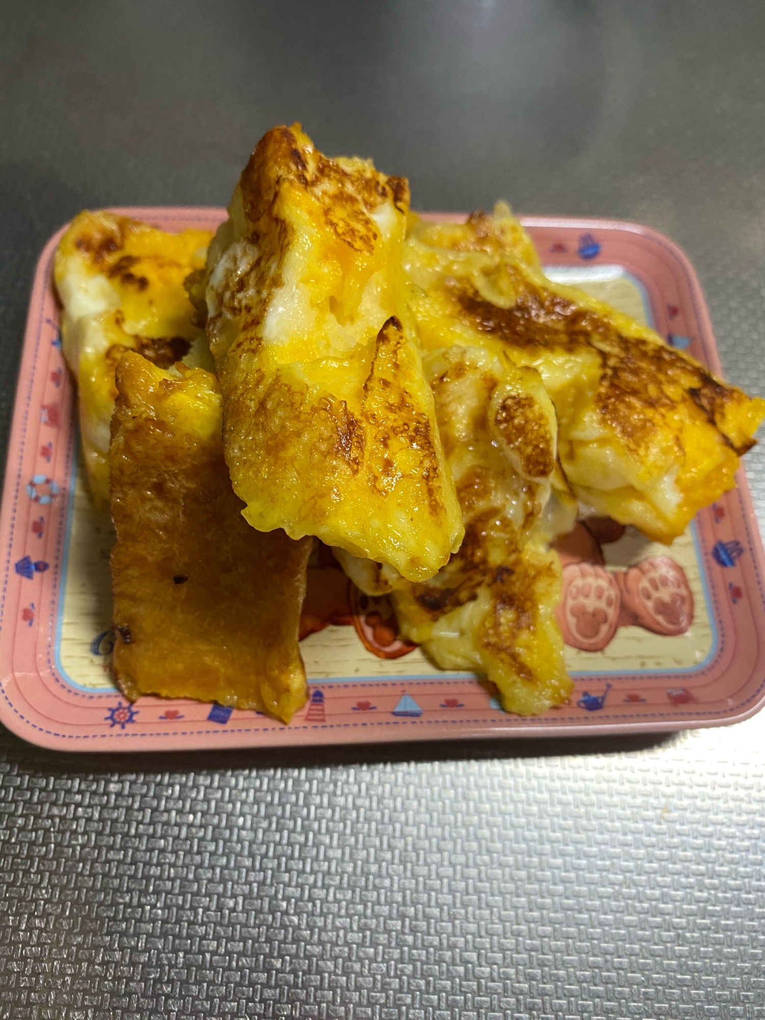 ホットプレートでパンの耳フレンチトースト