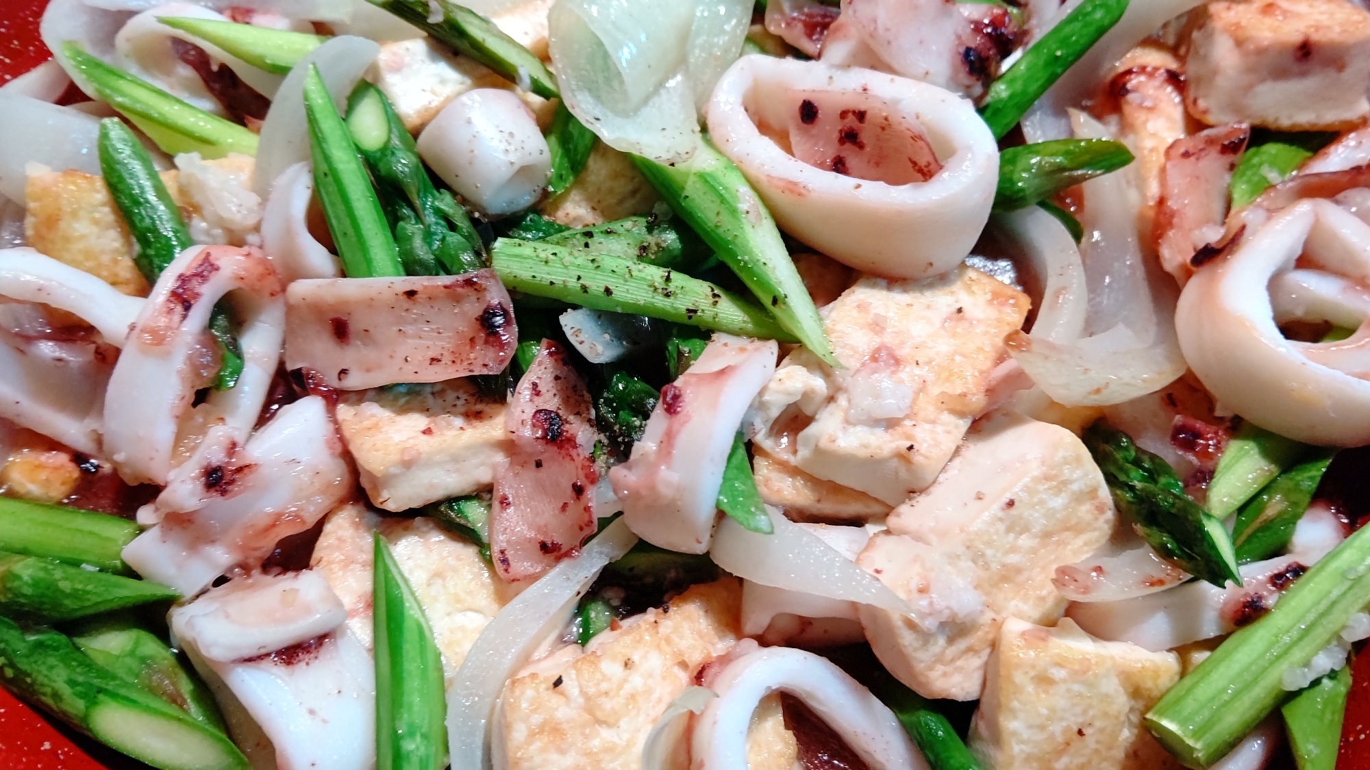 イカと豆腐とアスパラの塩麹炒め