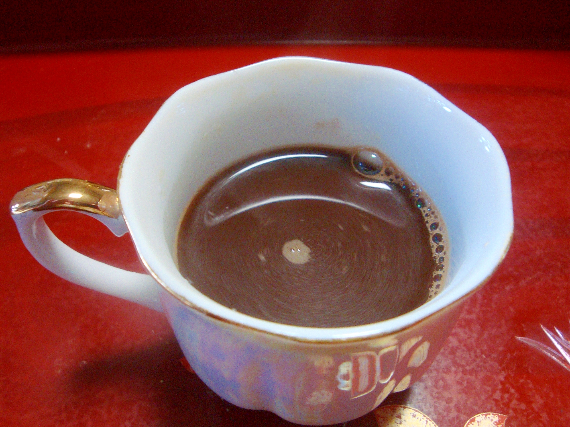 白いカップの中のロシアンコーヒー