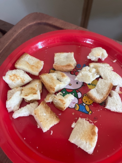 余った食パンをフライパンで焼くだけ！食パンラスク