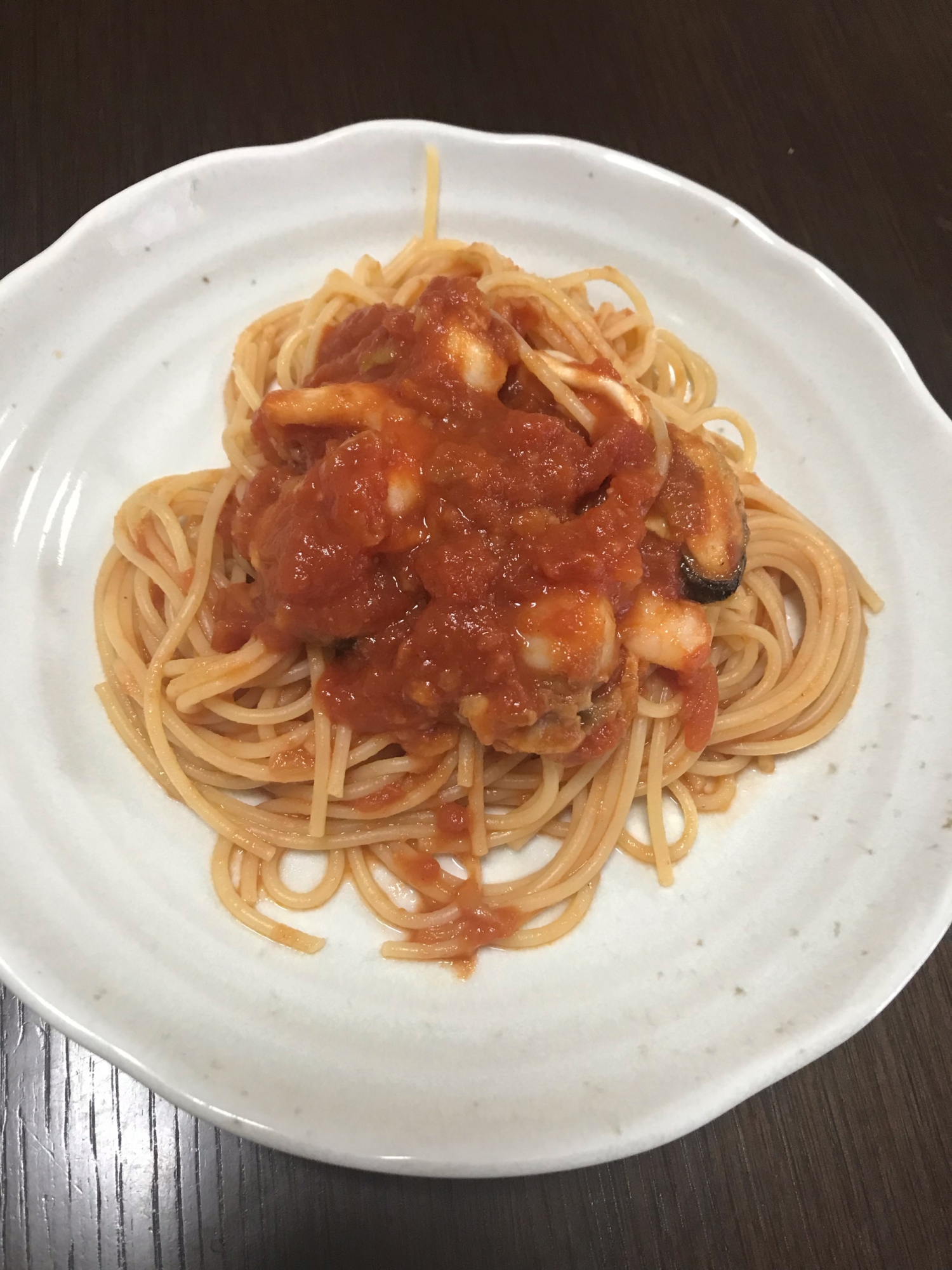 シーフードミックスとトマト缶でパスタ