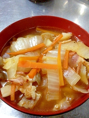 ベーコンと白菜のピリ辛スープ