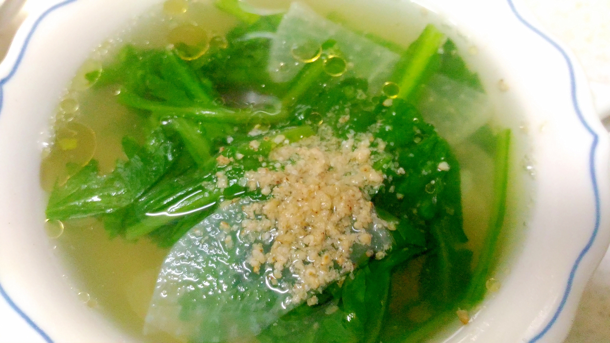 大根と菊菜の胡麻スープ