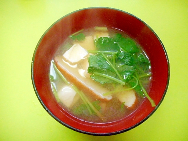 豆腐と三つ葉さつま揚げの味噌汁
