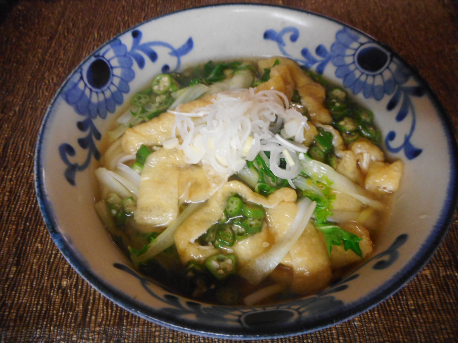 お揚げとオクラと京菜のあんかけうどん