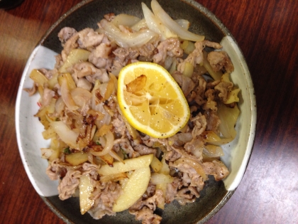 じゃがいも豚肉の炒め物 レモンと黒胡椒で