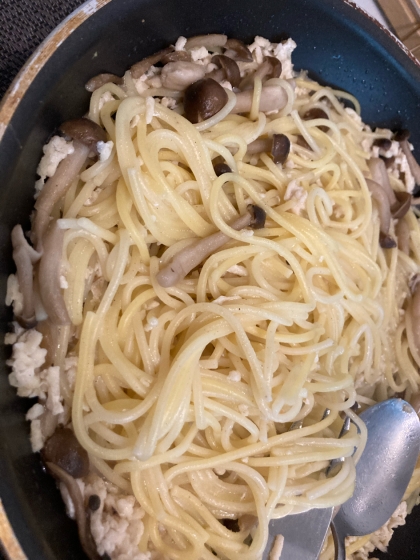 豚ひき肉とシメジのペペロンチーノ風パスタ