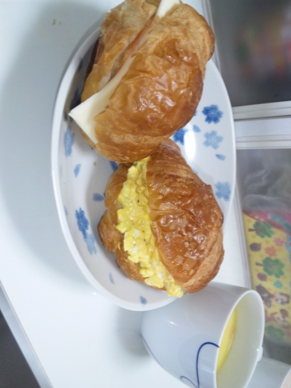 いつも食パンで作るのですがクロワッサンいいですね
(*^▽^*)