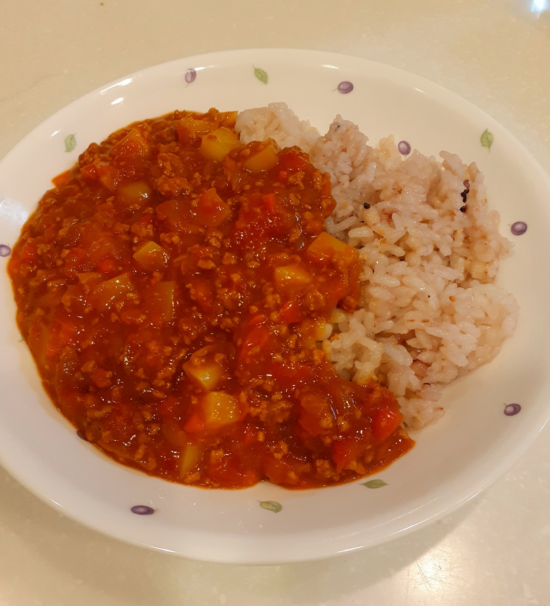 じゃがいも入りトマト缶でキーマカレー