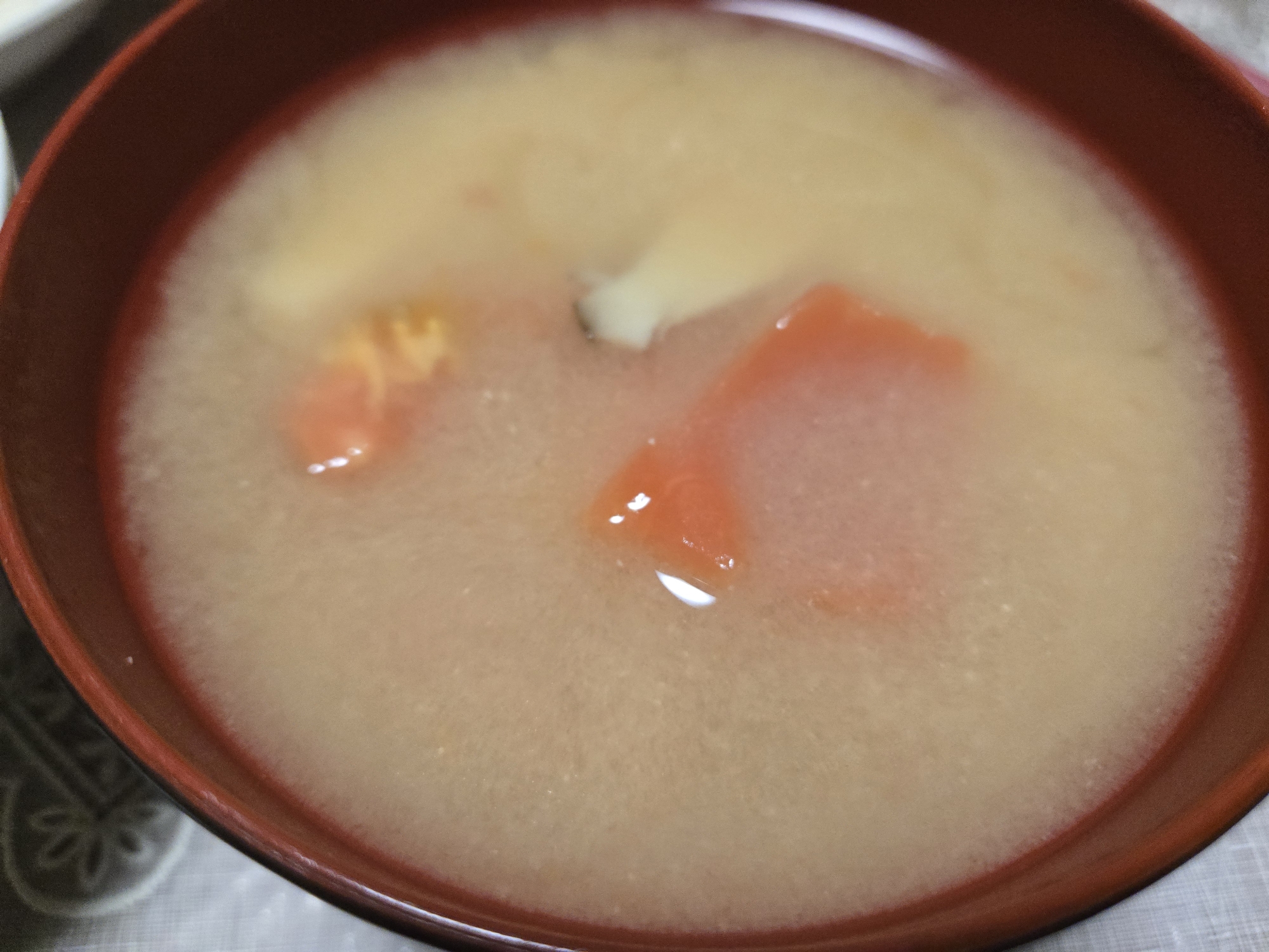 トマトとエリンギのお味噌汁