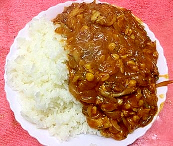 カレー粉でマイタケと薄揚げとコーンと玉ねぎのカレー