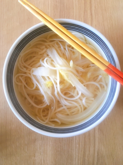 のん７８６さん、お昼に白菜かさ増しにゅう麺作りました♪麺も白菜もいっぱいで、「かさ増し」じゃなくて「増しまし」になってしまいました。また食べ過ぎです(^_^*)