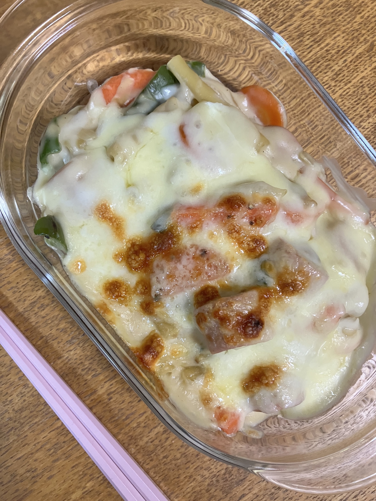 ピーマンと魚肉ソーセージのマカロニグラタン