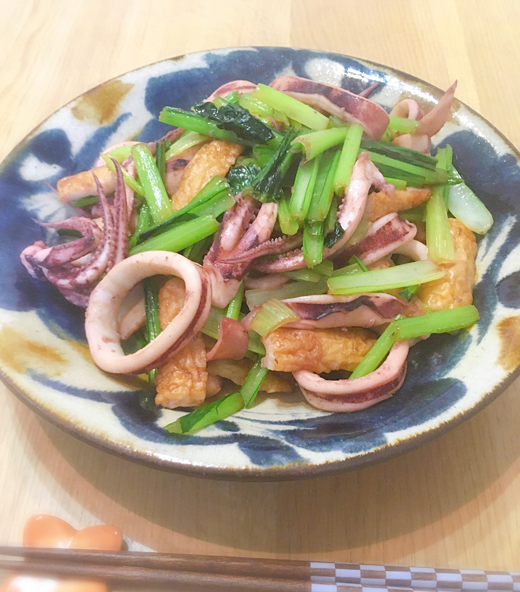 にんにく香味醤油で味付け イカと小松菜の炒め物 レシピ 作り方 By ヤスのり子 楽天レシピ