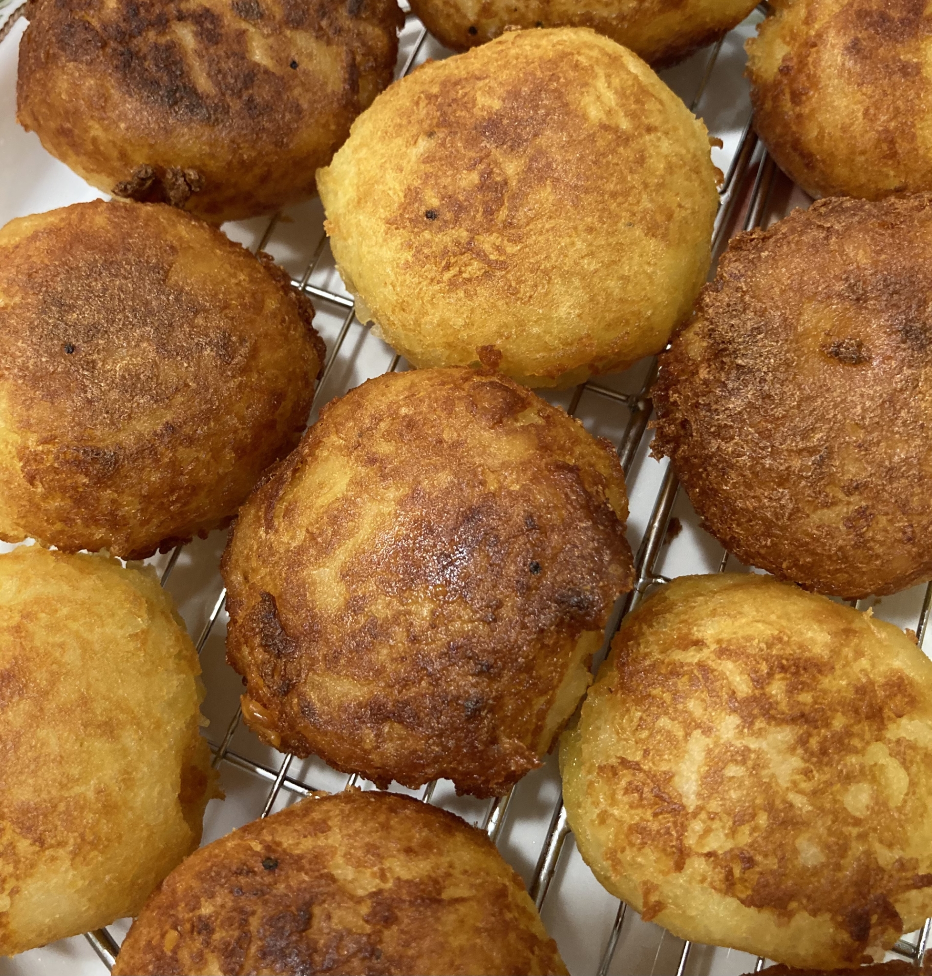 チーズが伸びるよ コンソメ味のチーズボール レシピ 作り方 By Aco8 楽天レシピ チーズが伸びるよ コンソメ味のチーズボール レシピ 作り方 By Aco8 楽天レシピ