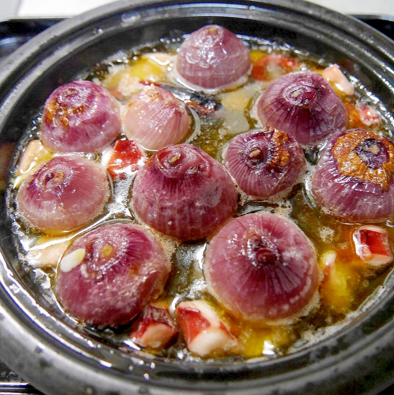 熱々!小玉ねぎと蛸のアヒージョ♪