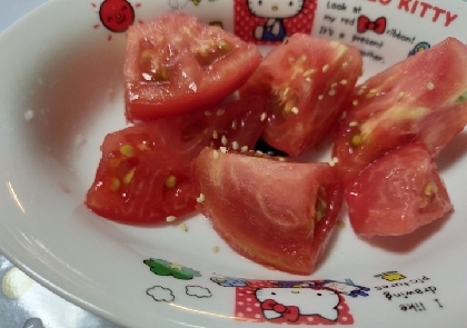 甘めのトマトも美味しいですねo(^▽^)o韓国では、ショートケーキのいちごの所にプチトマトが乗ってるのもあるって言うくらい甘いのも合いますね