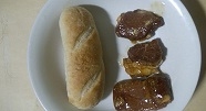 ハニージンジャーソースのステーキとプチパン