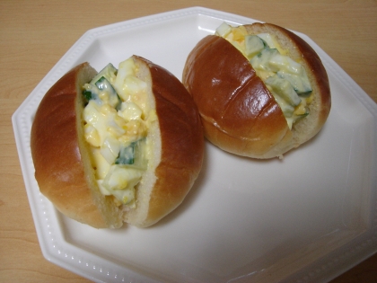卵ときゅうりのロールパン