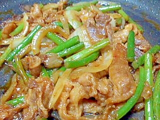 焼き肉のたれで★豚肉とにんにくの芽の炒め物