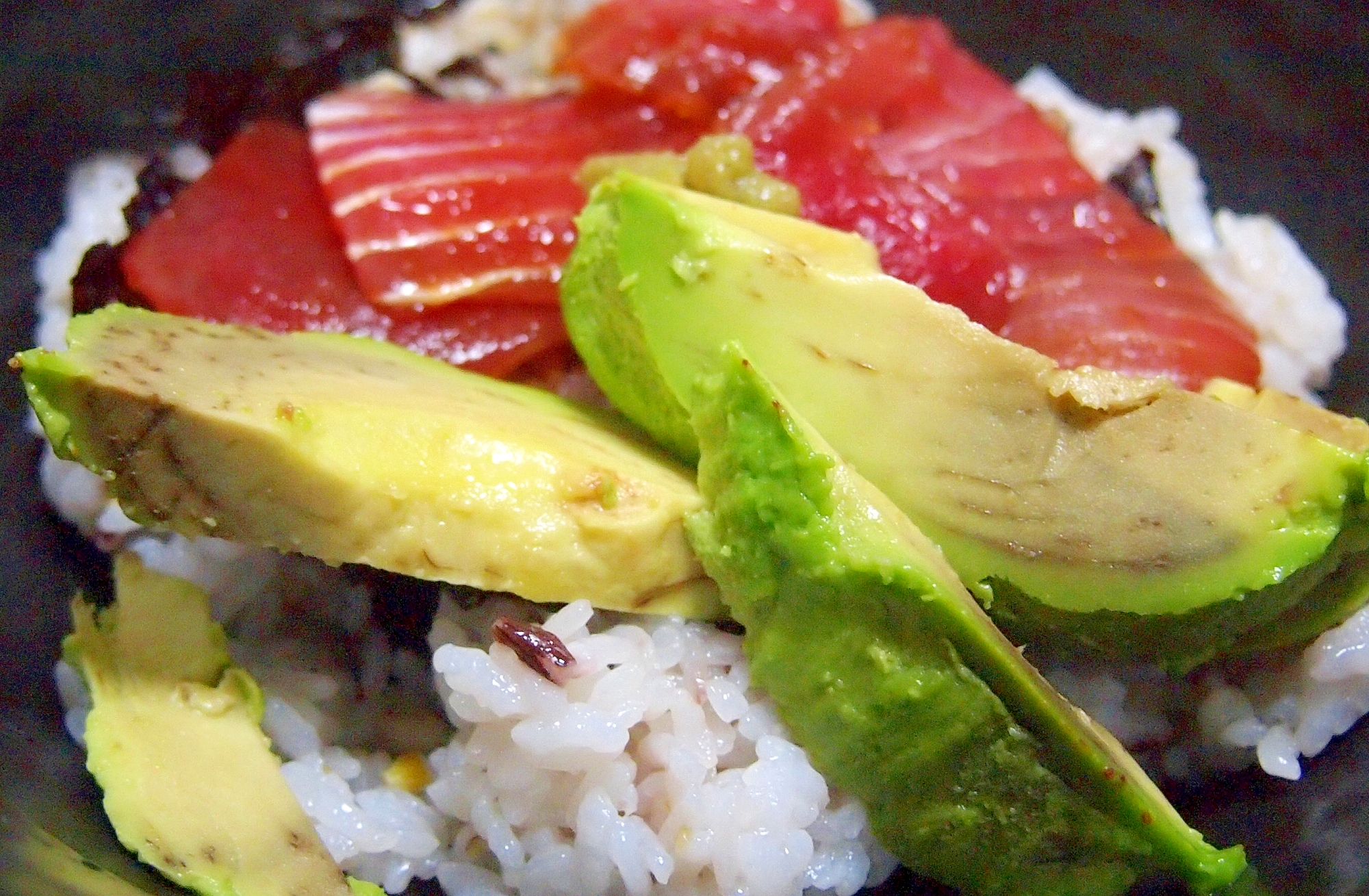 雑穀ごはんで♪まぐろアボカド丼