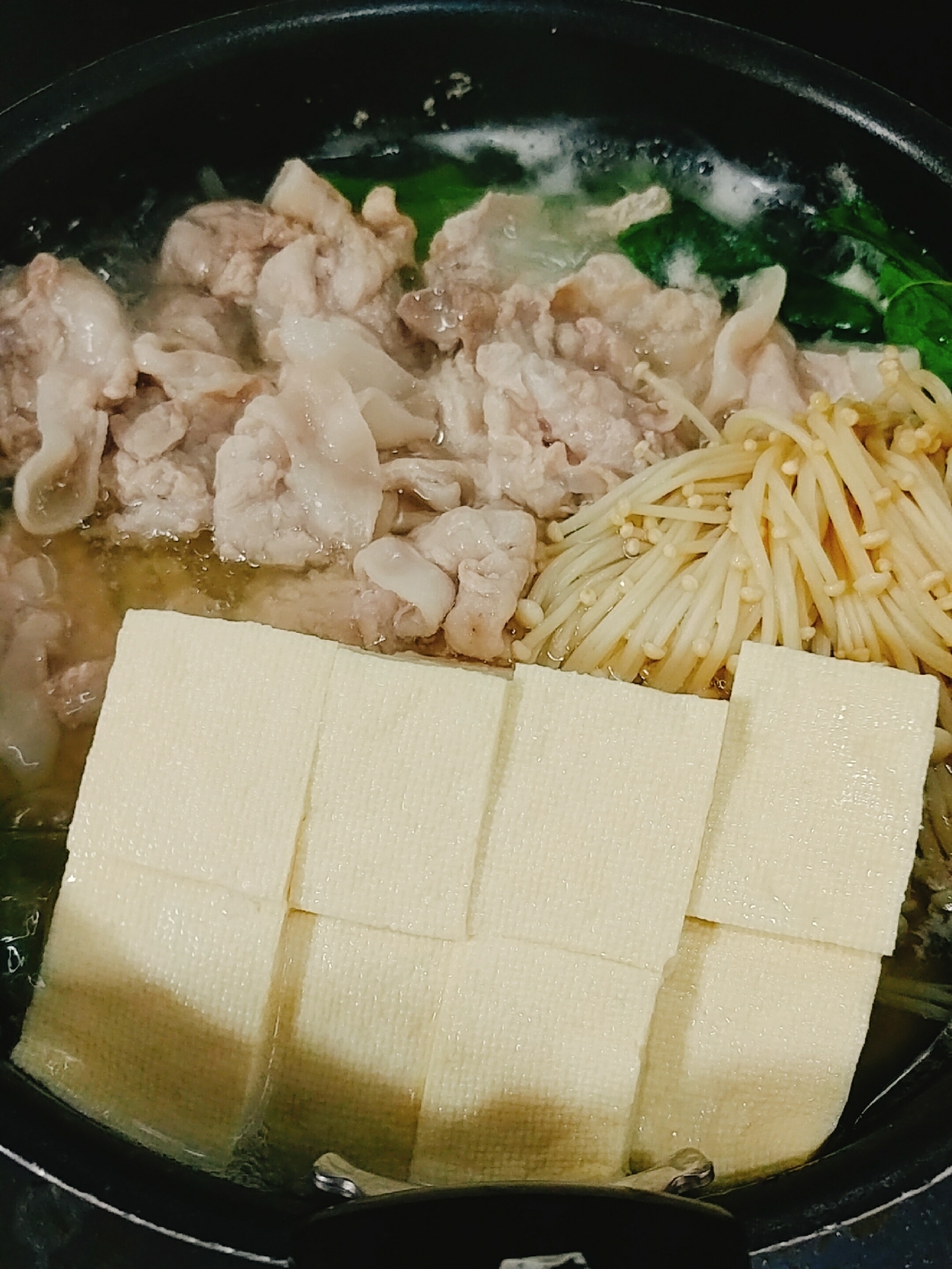 豚肉　小松菜　白菜　えのき　豆腐の白だし寄せ鍋