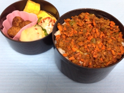 お弁当に入れてみました(*^^*)
簡単にドライカレーが作れるなんて感激です♪