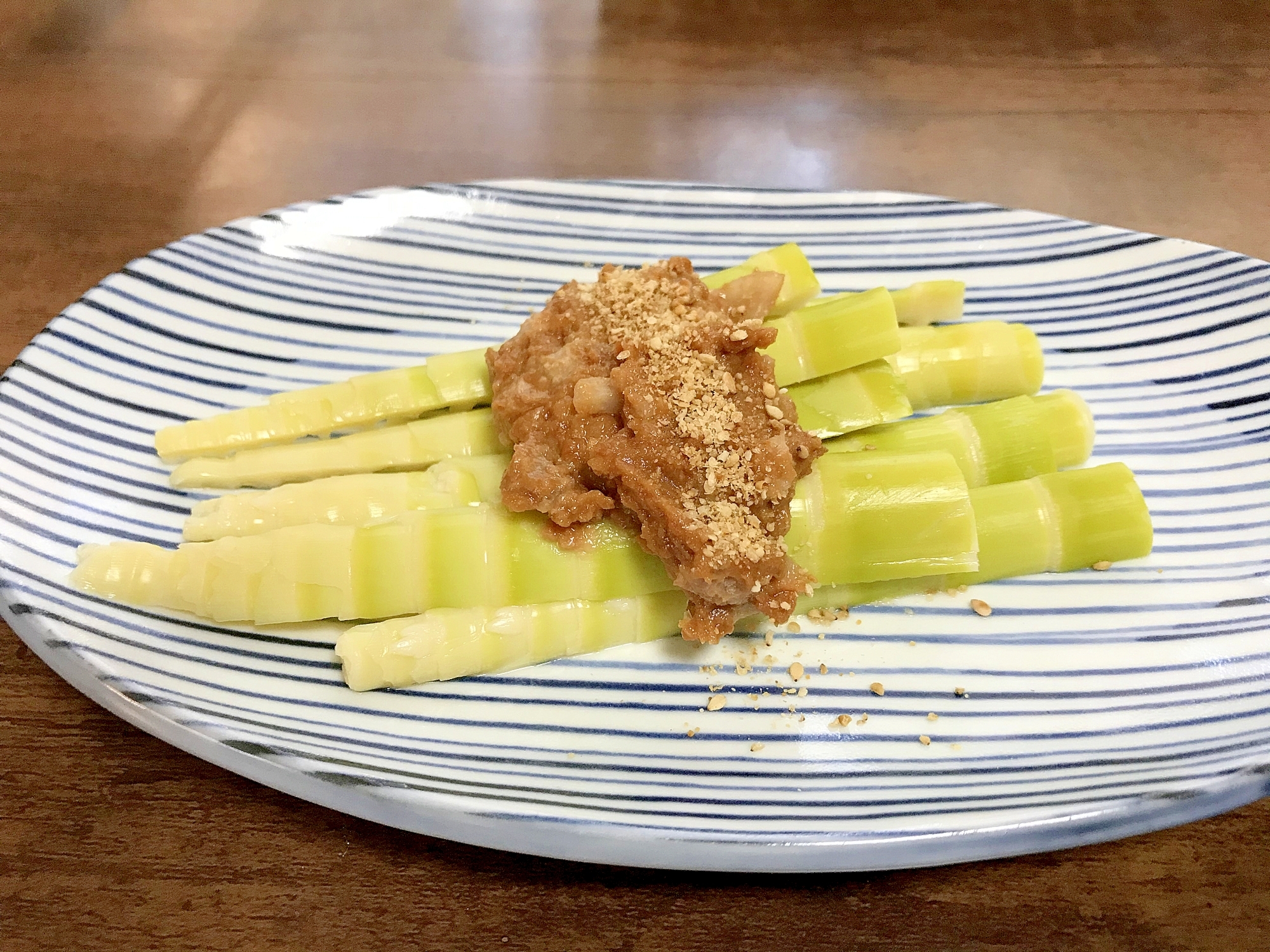 タケノコの肉味噌添え