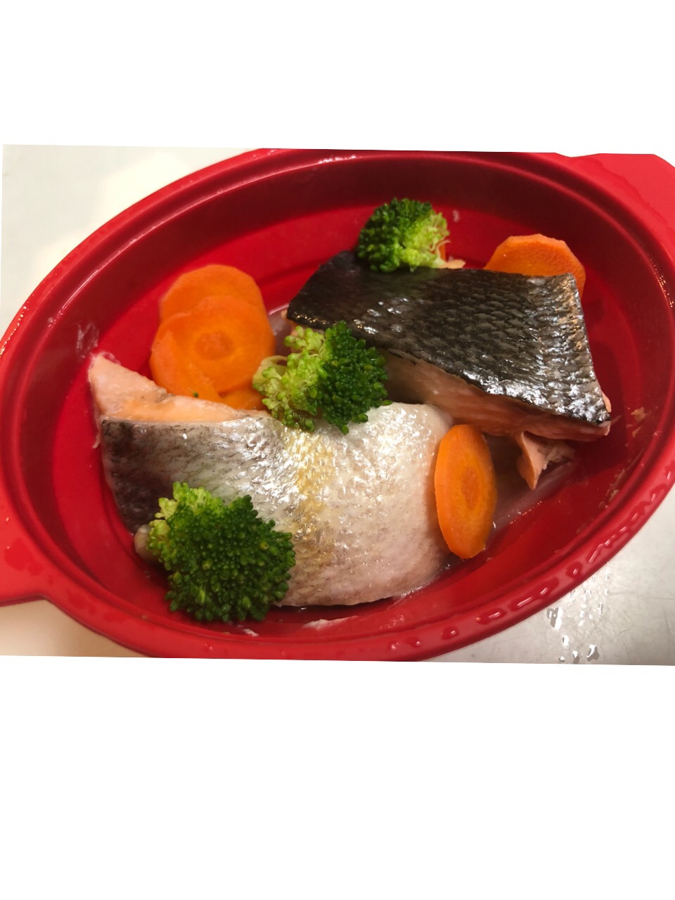 シリコンスチーマーで簡単！秋鮭と野菜の蒸し焼き