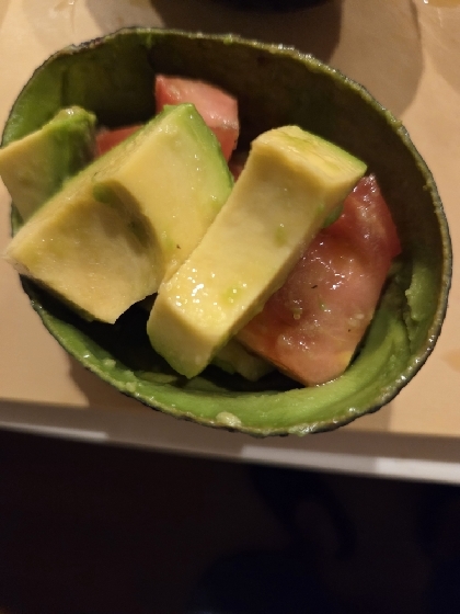 アボカドとトマトのさっぱりサラダ