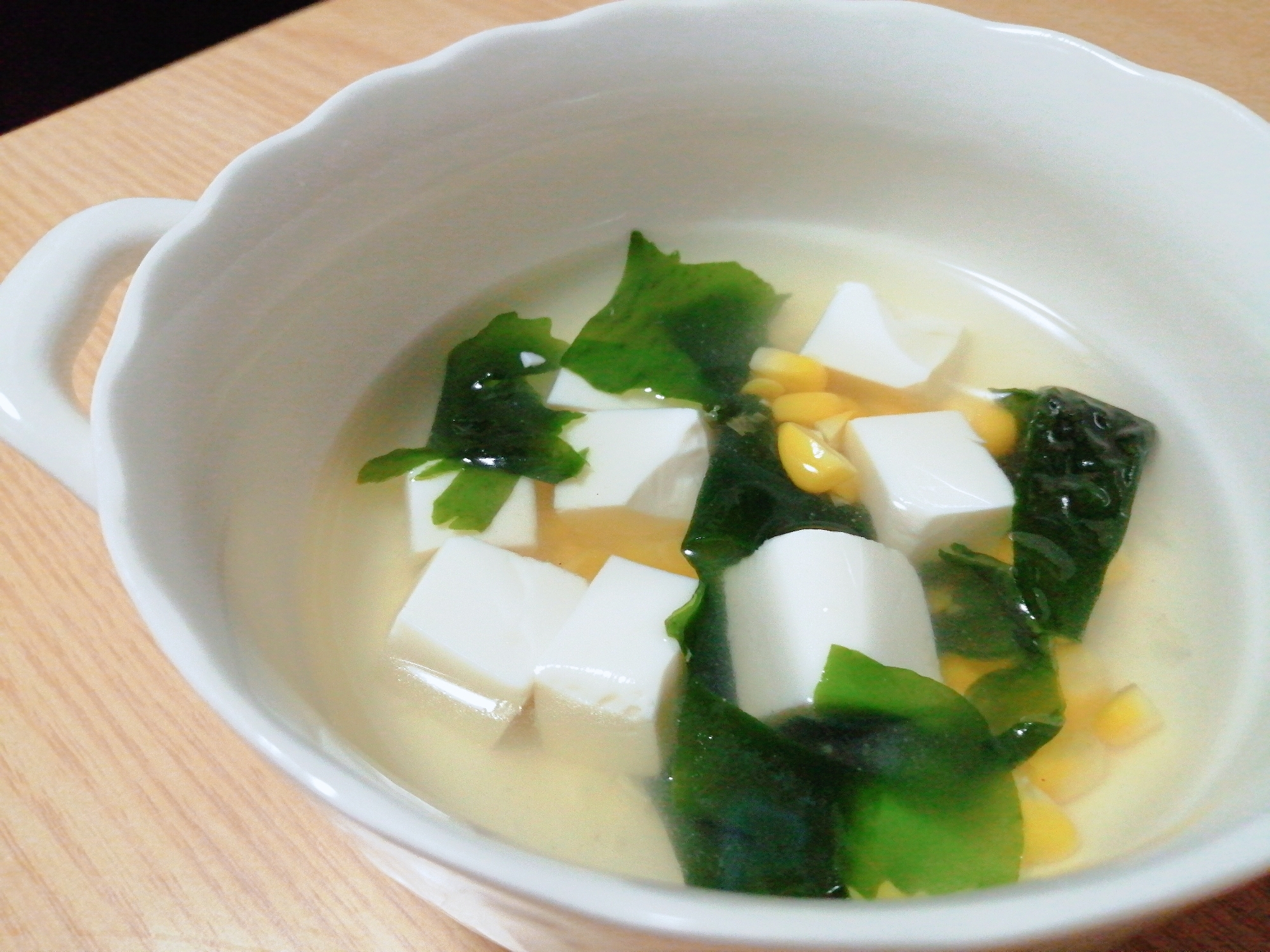 豆腐とコーンとわかめのコンソメスープ