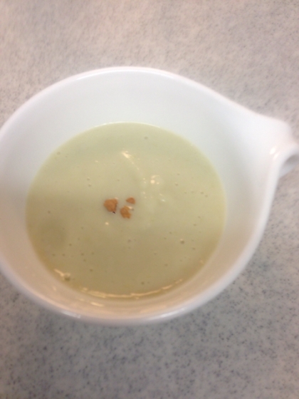 茎はいつも炒めていましたが、ほんのり緑色の美味しいスープにできたので嬉しかったです。