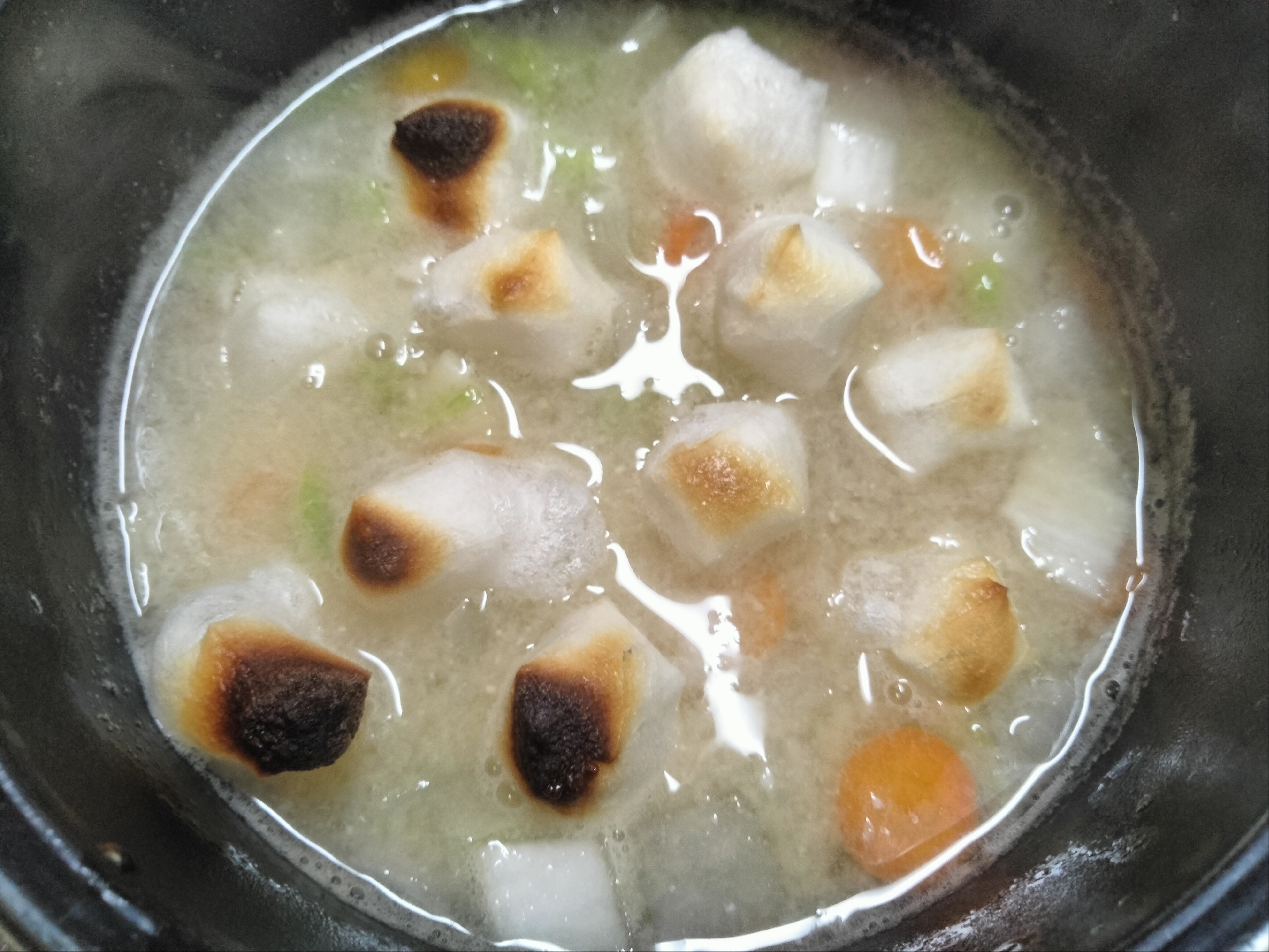 白菜人参大根餅の味噌汁