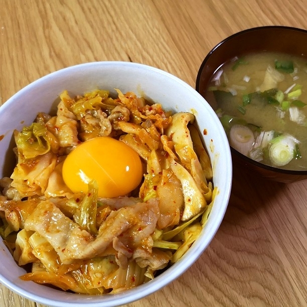 激うま…キャベツたっぷり豚キムチ丼！