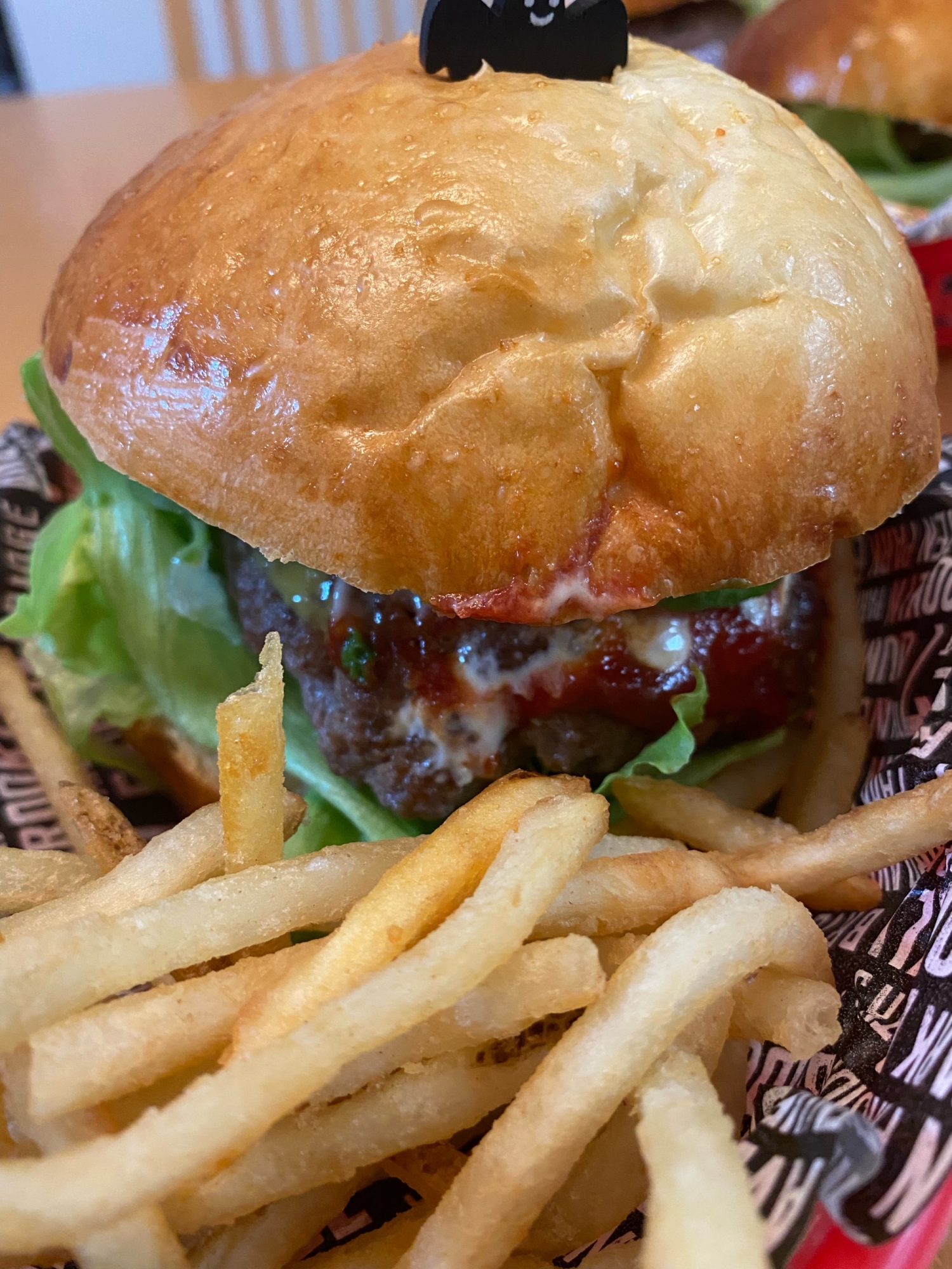 肉100%の絶品★肉汁あふれる自家製ハンバーガー